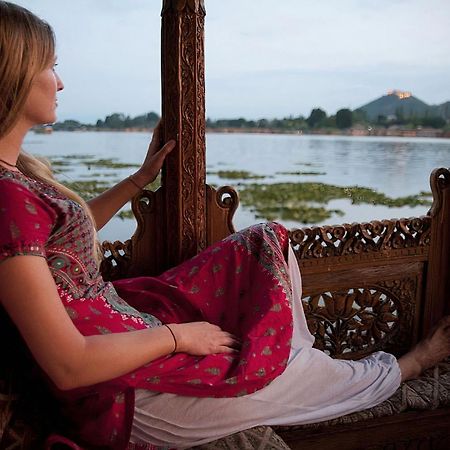 ホテル Heritage Amina Group Of Houseboats Srīnagar エクステリア 写真