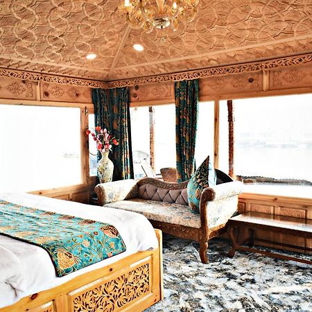 ホテル Heritage Amina Group Of Houseboats Srīnagar エクステリア 写真