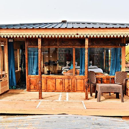 ホテル Heritage Amina Group Of Houseboats Srīnagar エクステリア 写真