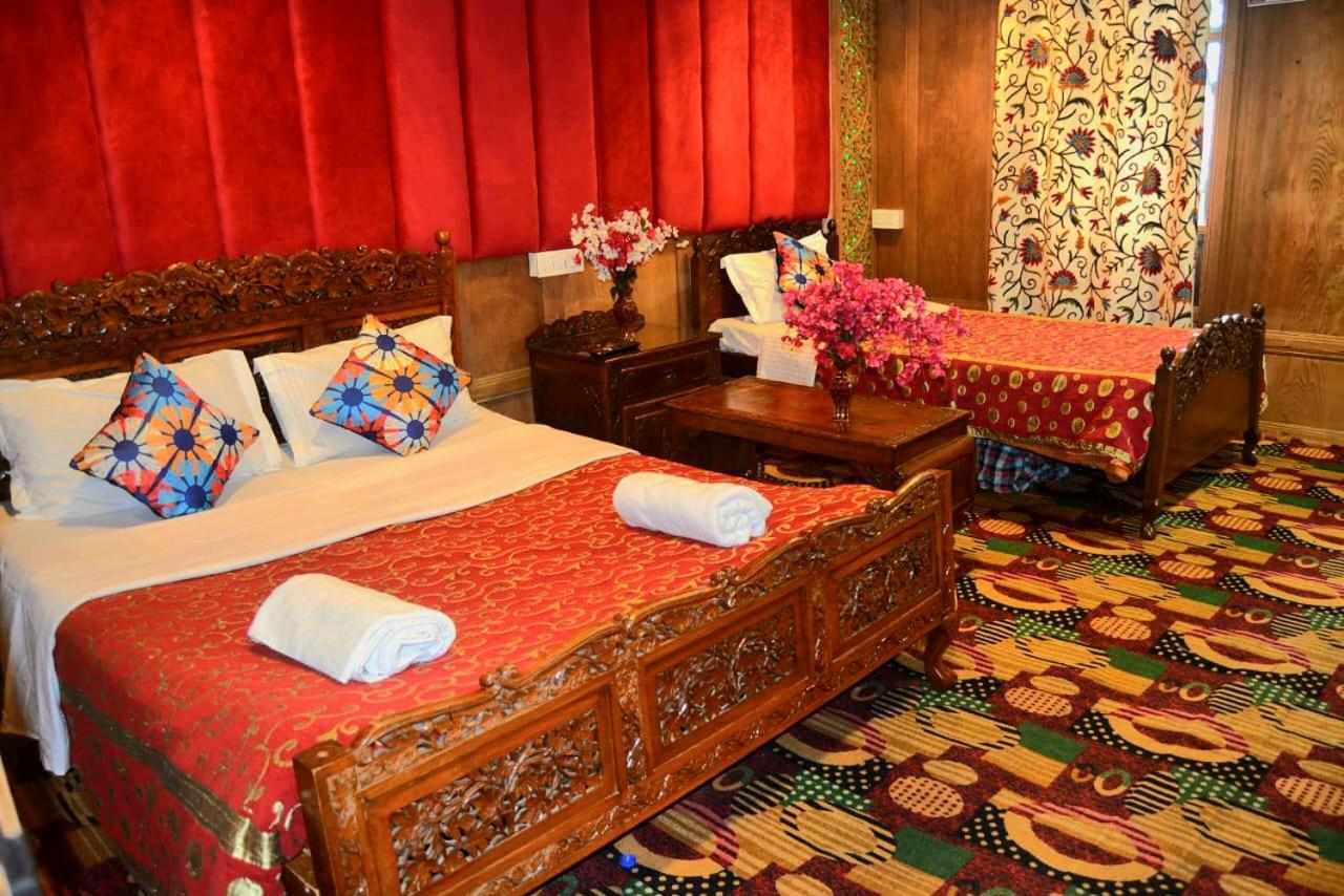 ホテル Heritage Amina Group Of Houseboats Srīnagar エクステリア 写真