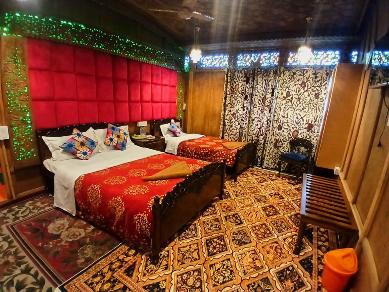 ホテル Heritage Amina Group Of Houseboats Srīnagar エクステリア 写真