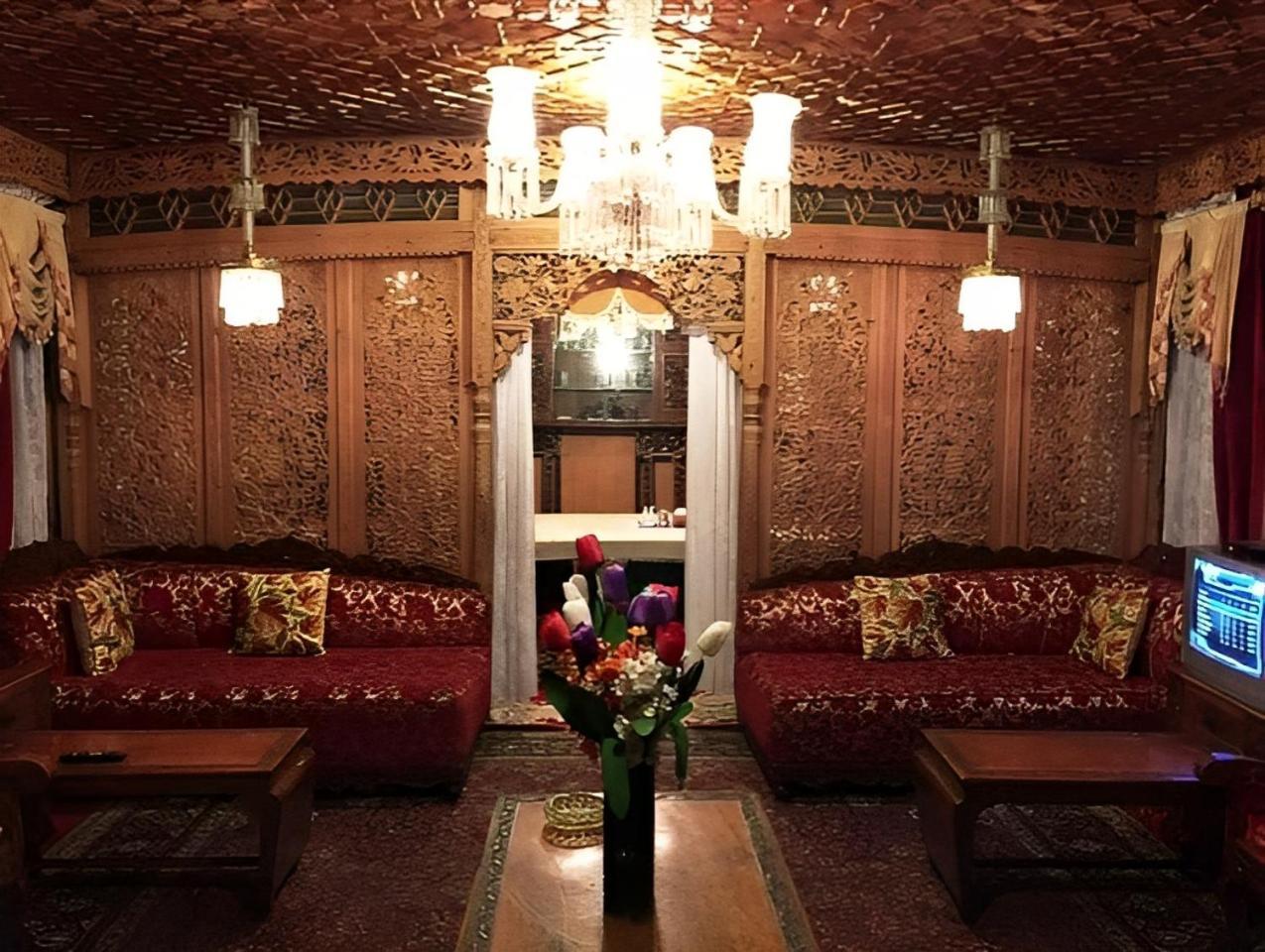 ホテル Heritage Amina Group Of Houseboats Srīnagar エクステリア 写真