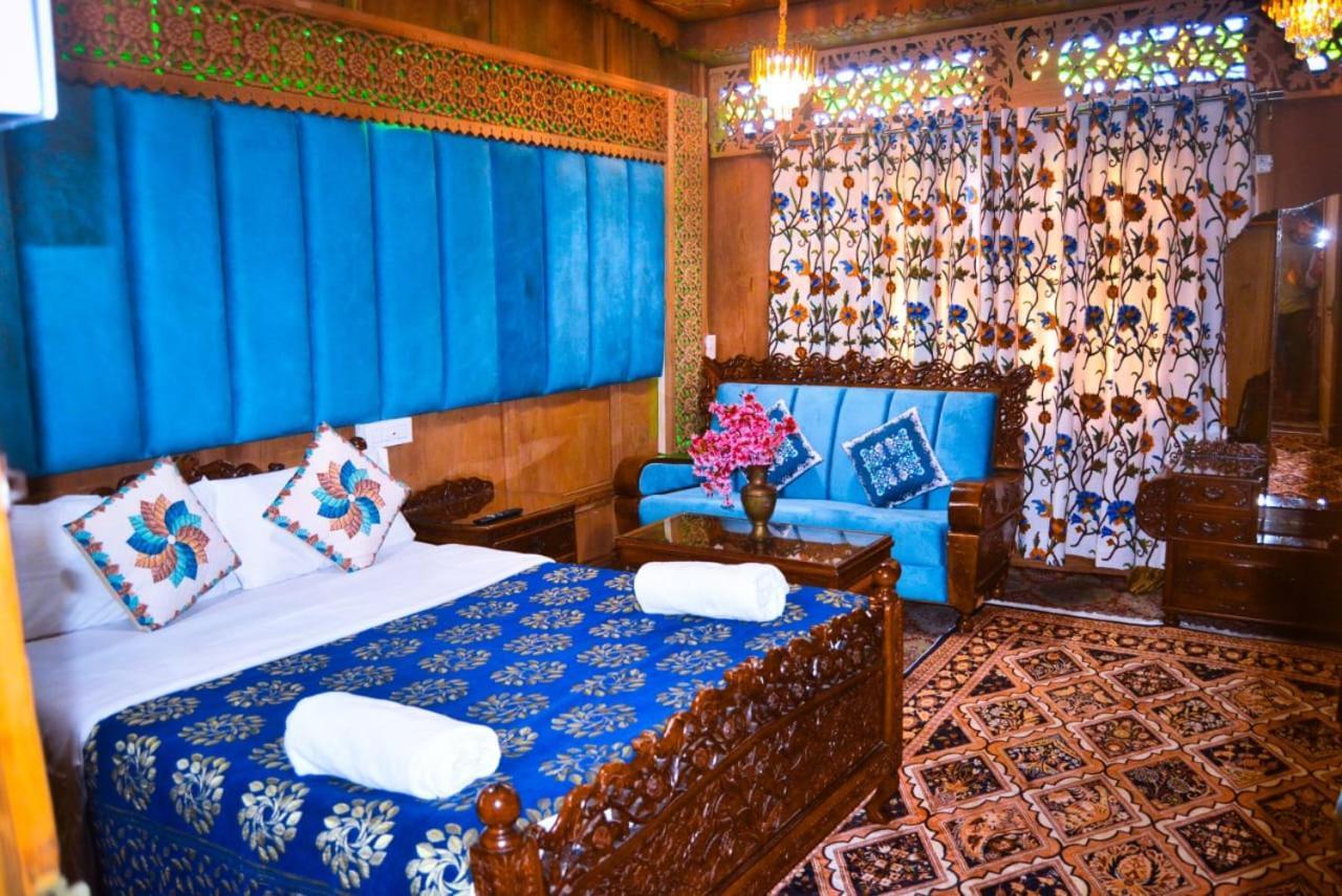 ホテル Heritage Amina Group Of Houseboats Srīnagar エクステリア 写真