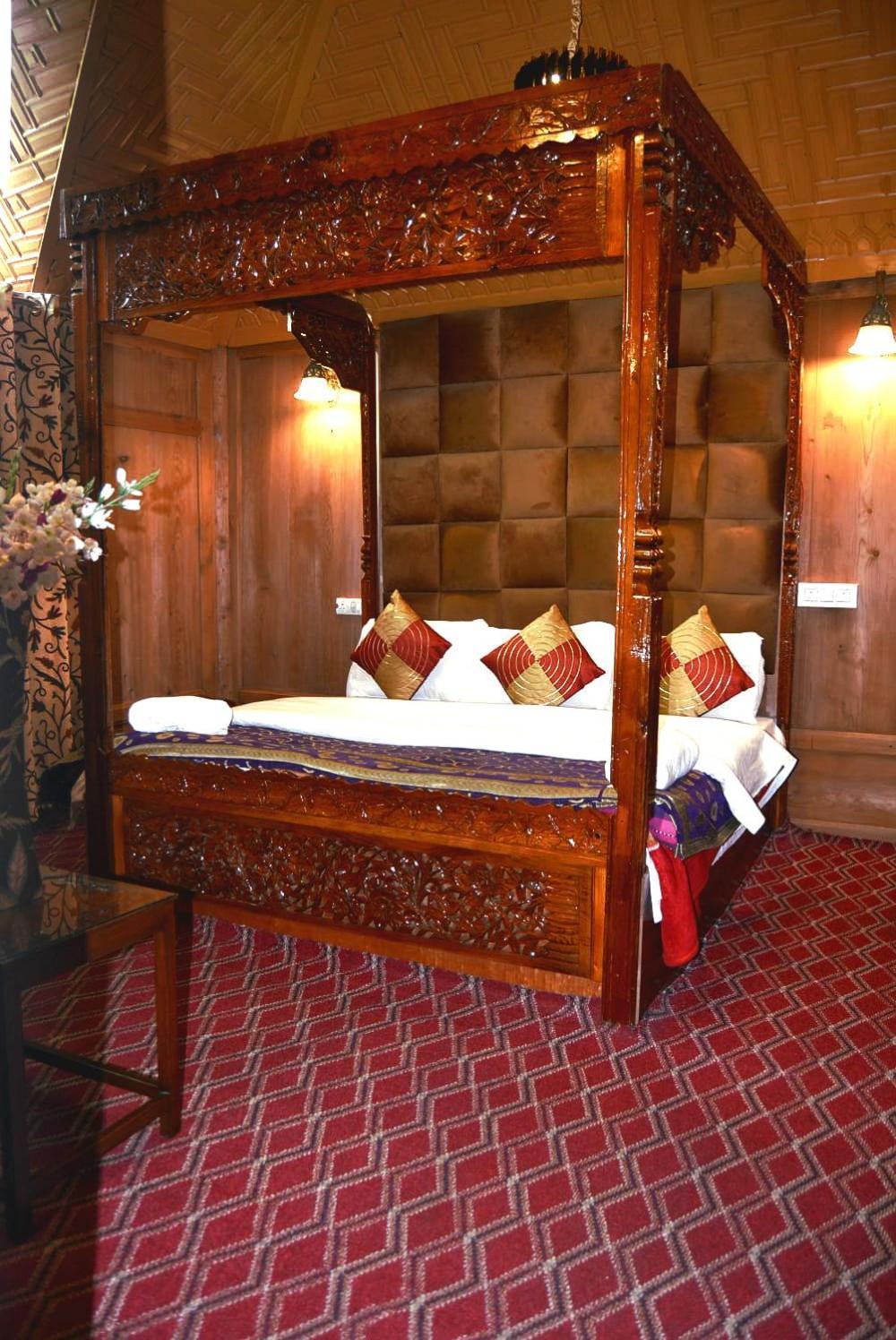 ホテル Heritage Amina Group Of Houseboats Srīnagar エクステリア 写真