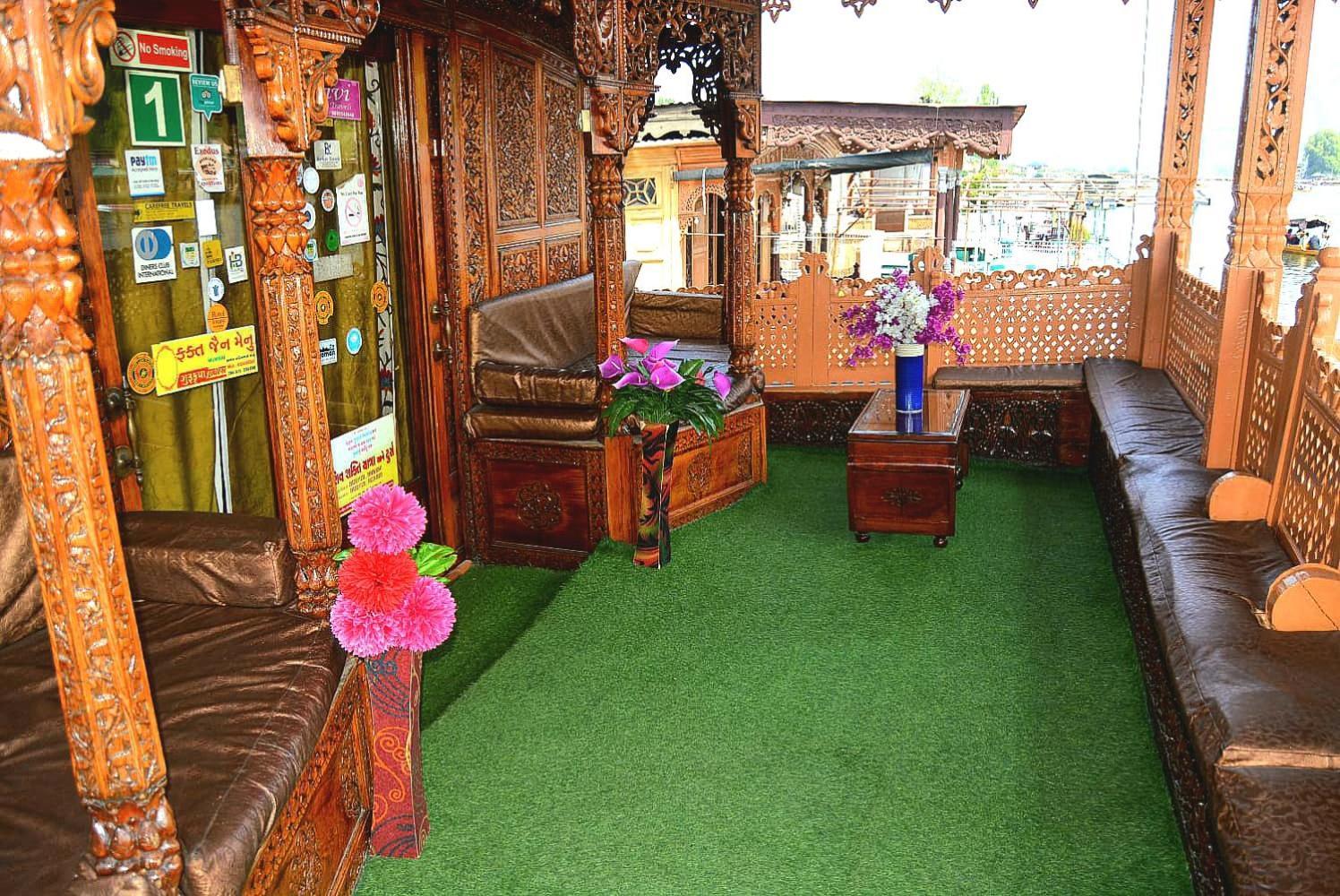 ホテル Heritage Amina Group Of Houseboats Srīnagar エクステリア 写真