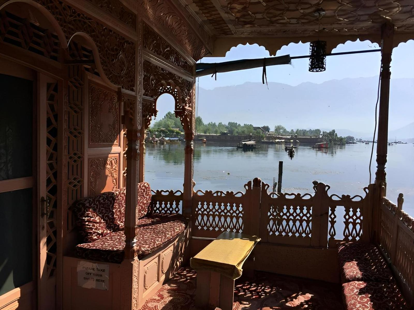ホテル Heritage Amina Group Of Houseboats Srīnagar エクステリア 写真