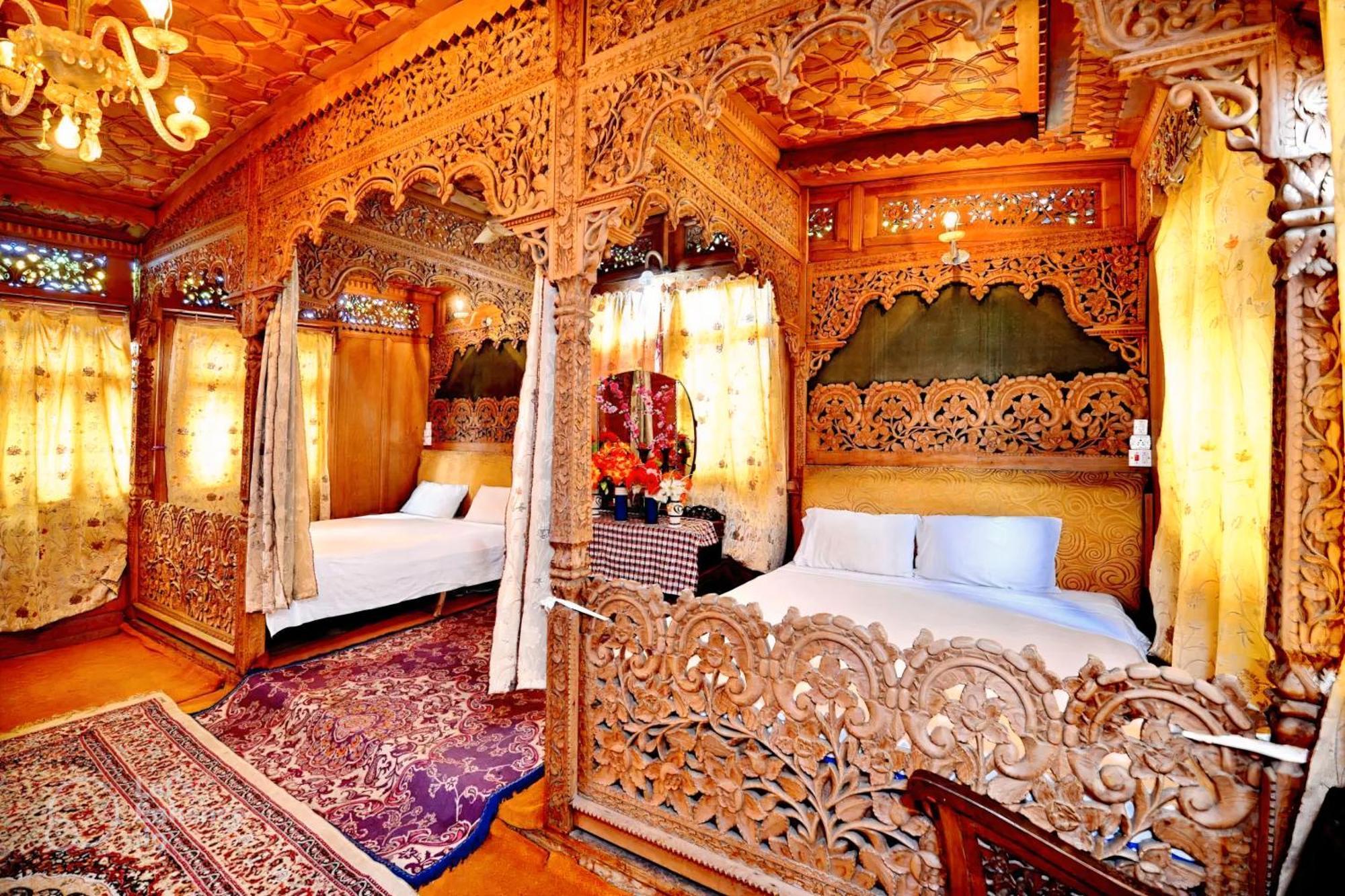 ホテル Heritage Amina Group Of Houseboats Srīnagar エクステリア 写真