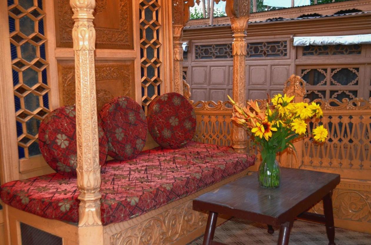 ホテル Heritage Amina Group Of Houseboats Srīnagar エクステリア 写真