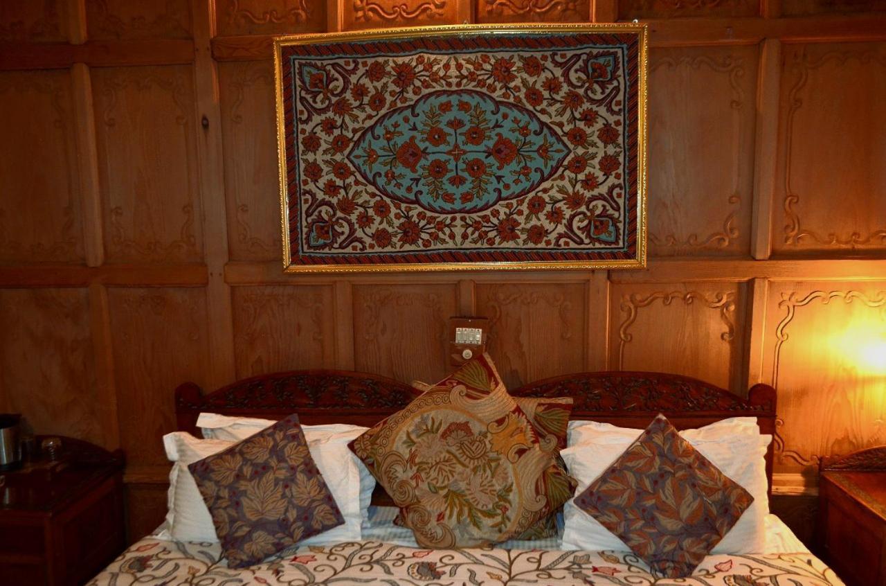 ホテル Heritage Amina Group Of Houseboats Srīnagar エクステリア 写真