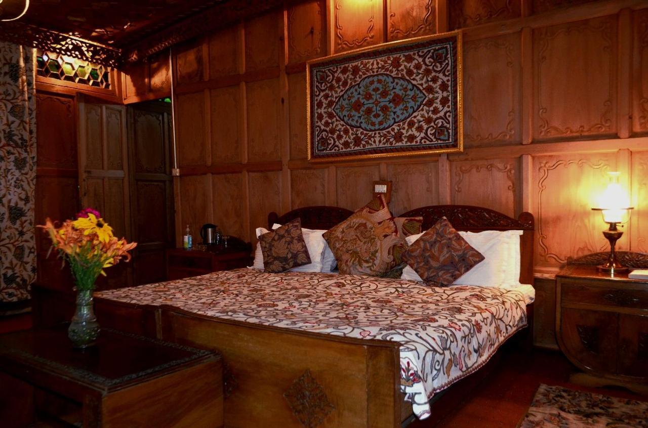 ホテル Heritage Amina Group Of Houseboats Srīnagar エクステリア 写真