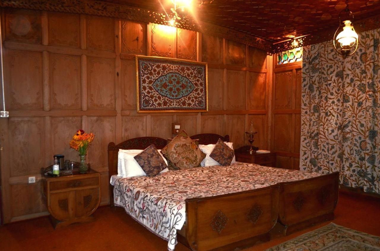ホテル Heritage Amina Group Of Houseboats Srīnagar エクステリア 写真