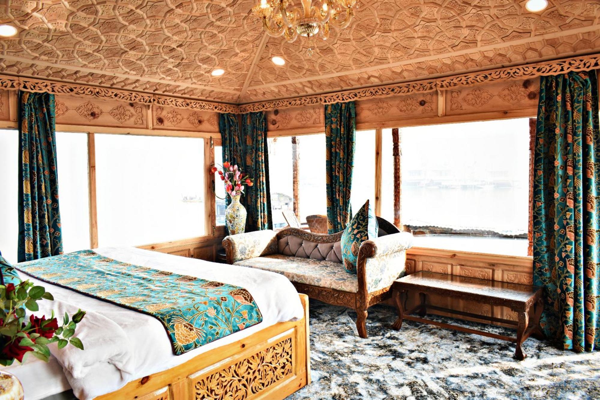ホテル Heritage Amina Group Of Houseboats Srīnagar エクステリア 写真