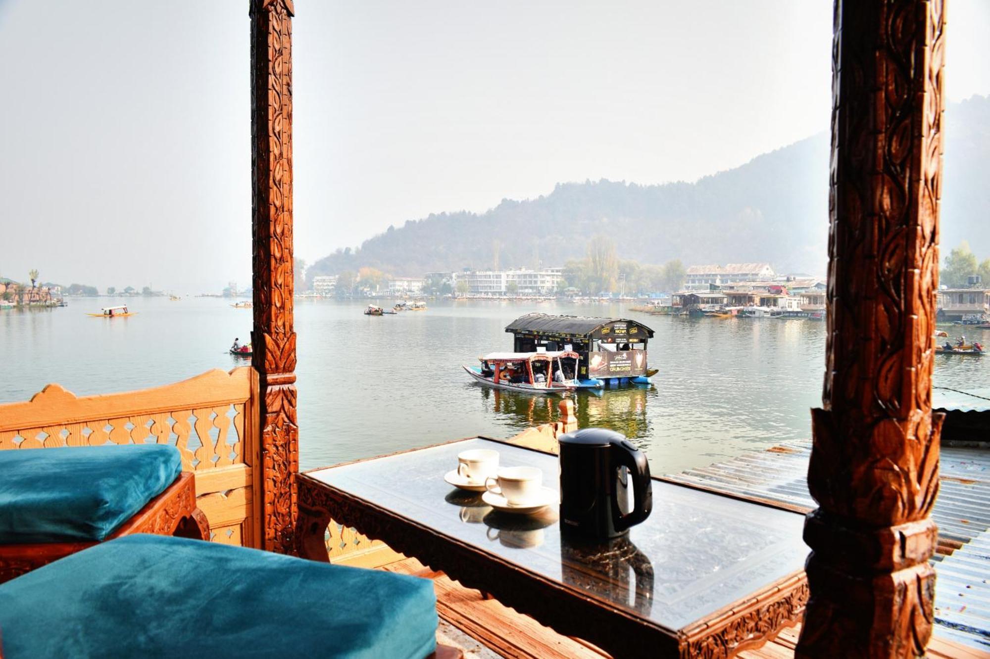 ホテル Heritage Amina Group Of Houseboats Srīnagar エクステリア 写真